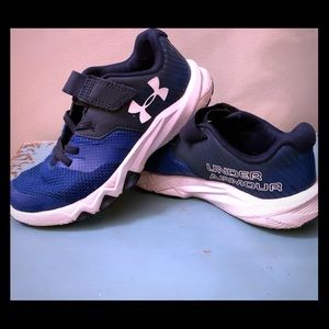 Boys size 1 1/2 Under Armour sneakers